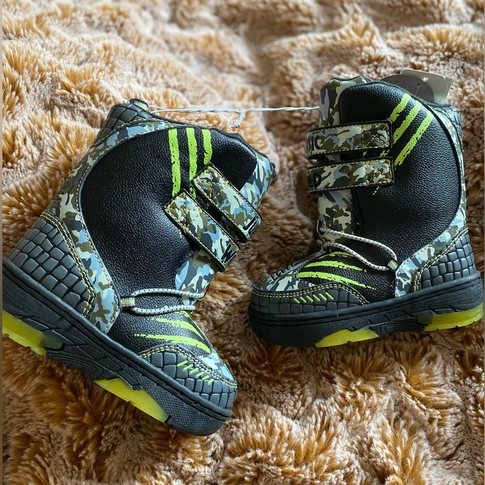 Kids Dinosaur Camo Snow Boots - Black & Green